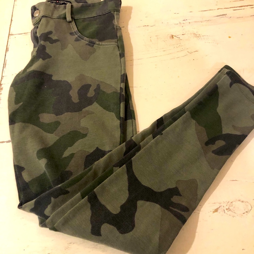 Brandy Melville Camo Button Leggings